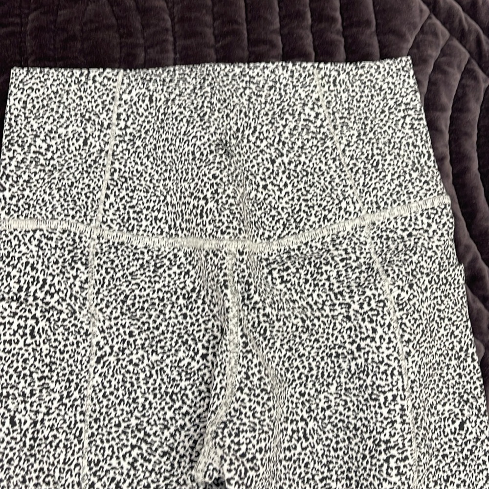 Athleta cheetah print leggings 3/4 length
